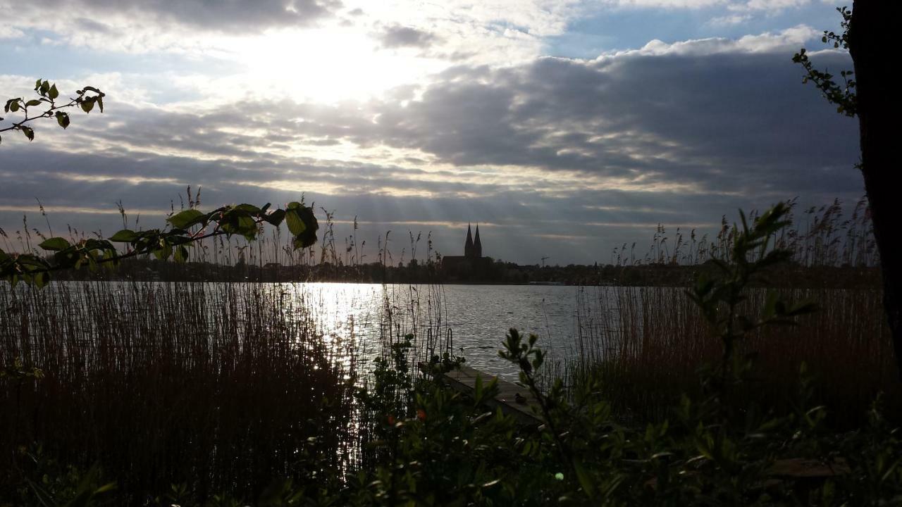 Holzhaus Trollbluemchen Am Wald Und See Neuruppin Luaran gambar