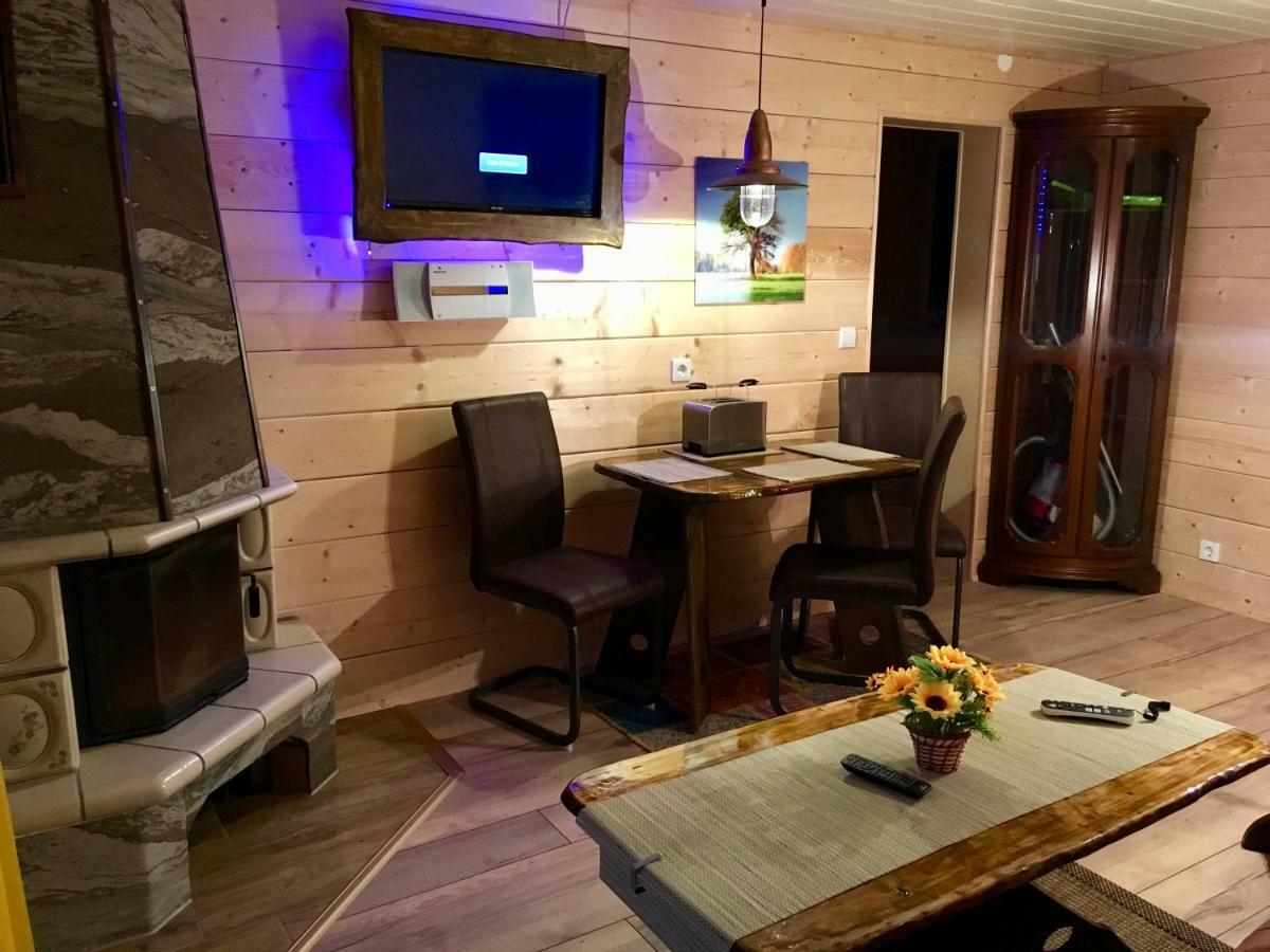 Holzhaus Trollbluemchen Am Wald Und See Neuruppin Luaran gambar